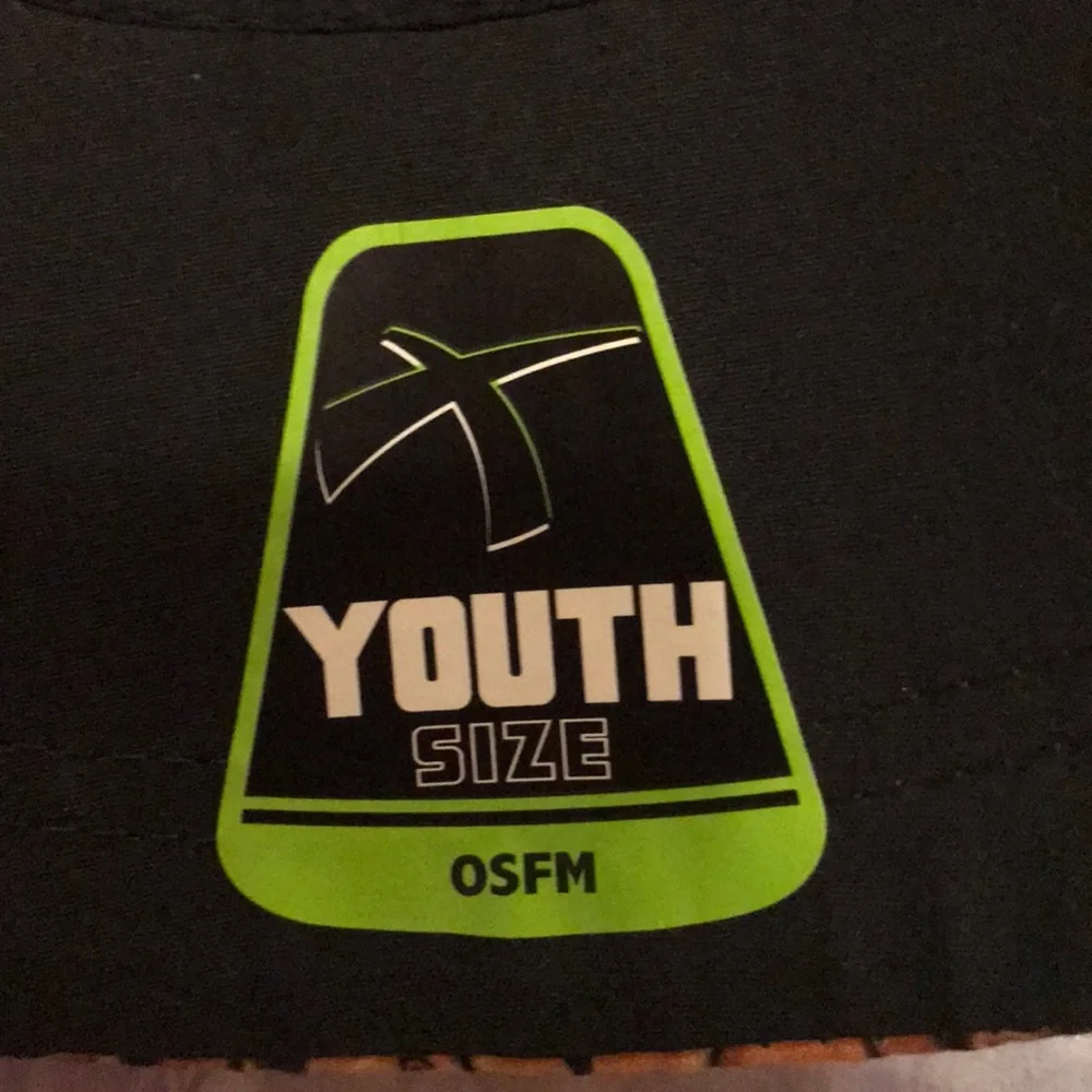 New NWT Batman youth boy’s trucker hat baseball cap black yellow